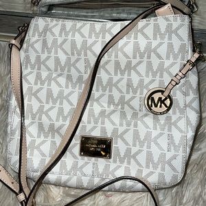 Michael kors crossbody purse